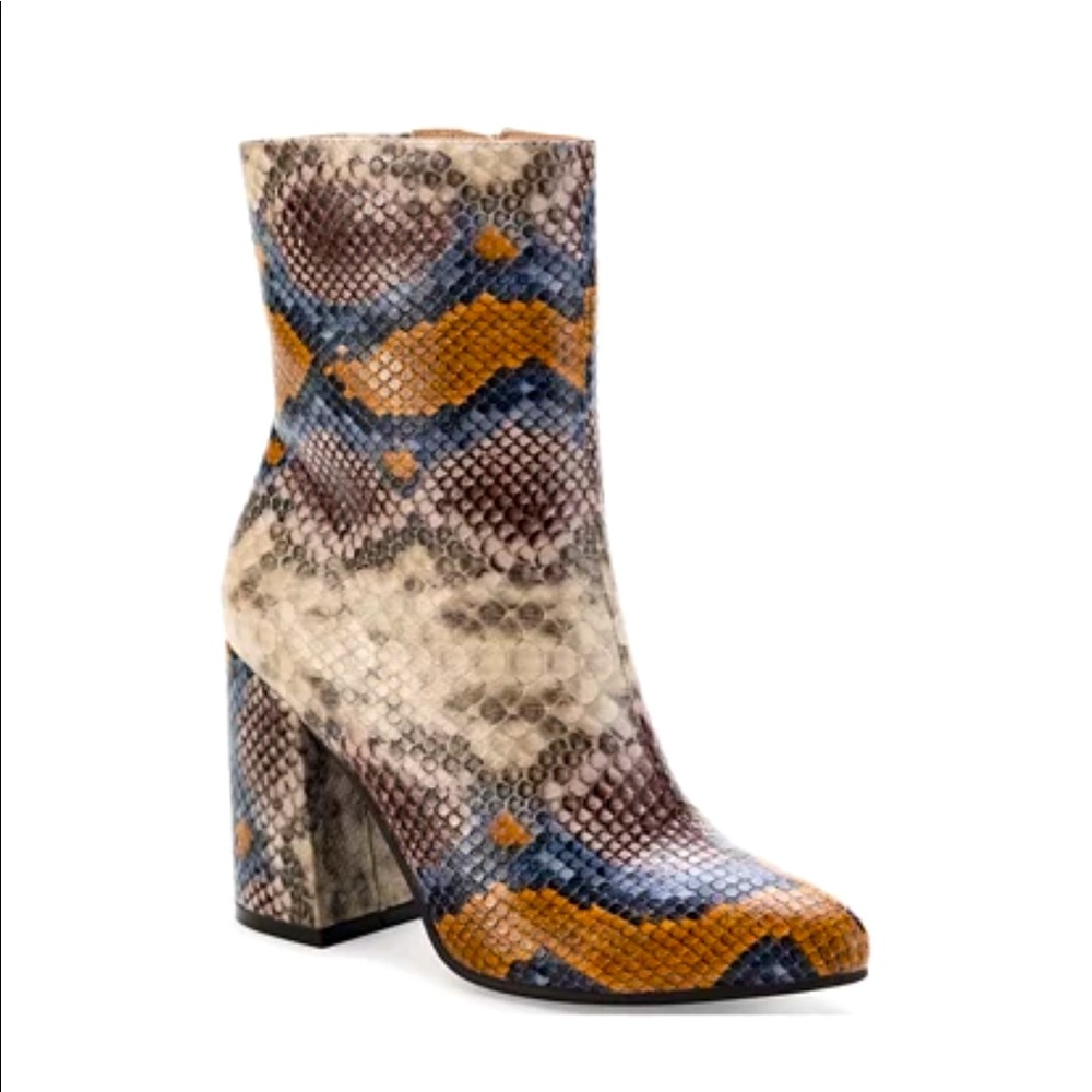 NWOB THE LIMITED Erica Mid Calf Boots